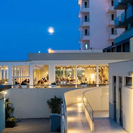 Ξενοδοχείο Nautilus Family 4*