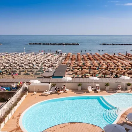 Nautilus Family Hotell 4*
