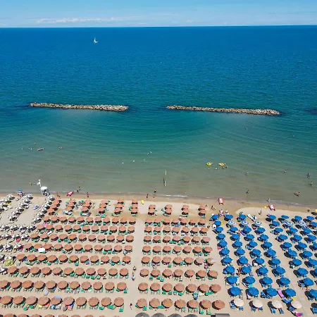 Nautilus Family 4* Πέζαρο