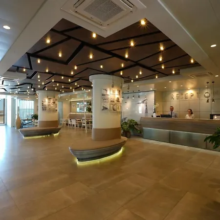 Nautilus Family Hotel 4*