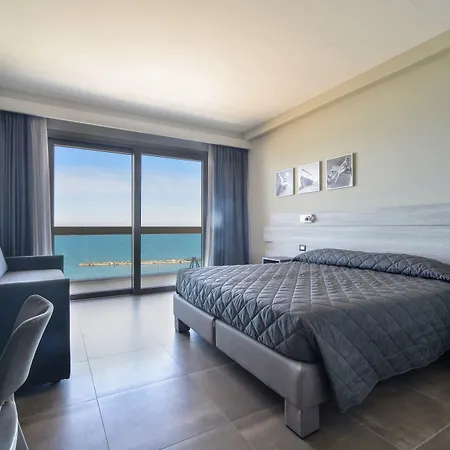 Nautilus Family Отель Пезаро