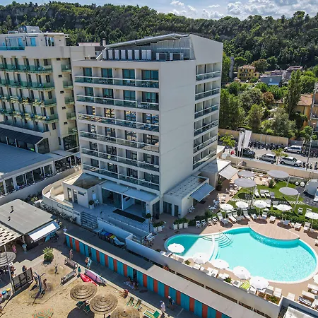 Nautilus Family Отель 4*