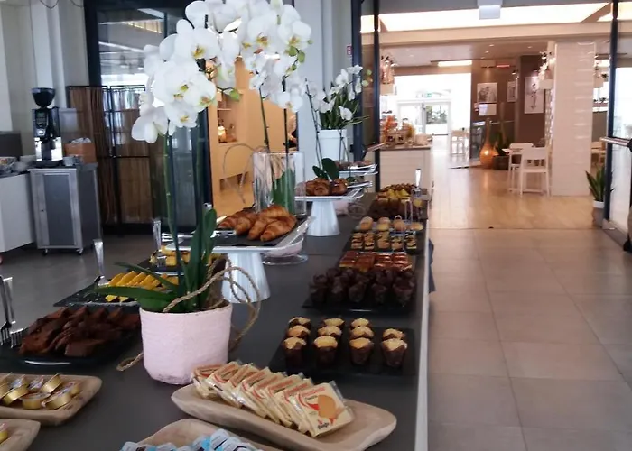 Nautilus Family Отель Пезаро